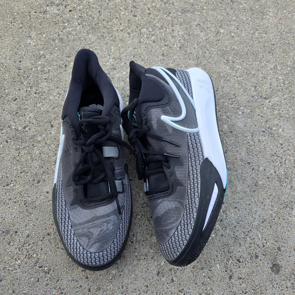 Nike Kyrie Gray and Black Low-Top Sneakers Teal Accent Youth Boys 5